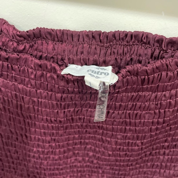 Size large ruffle satin skirt in maroon - Picture 4 of 5